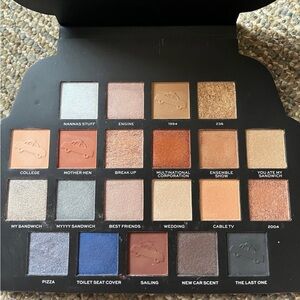Makeup Revolution x FRIENDS taxi Eyeshadow Palette - Gold, Brown, Blue Hues